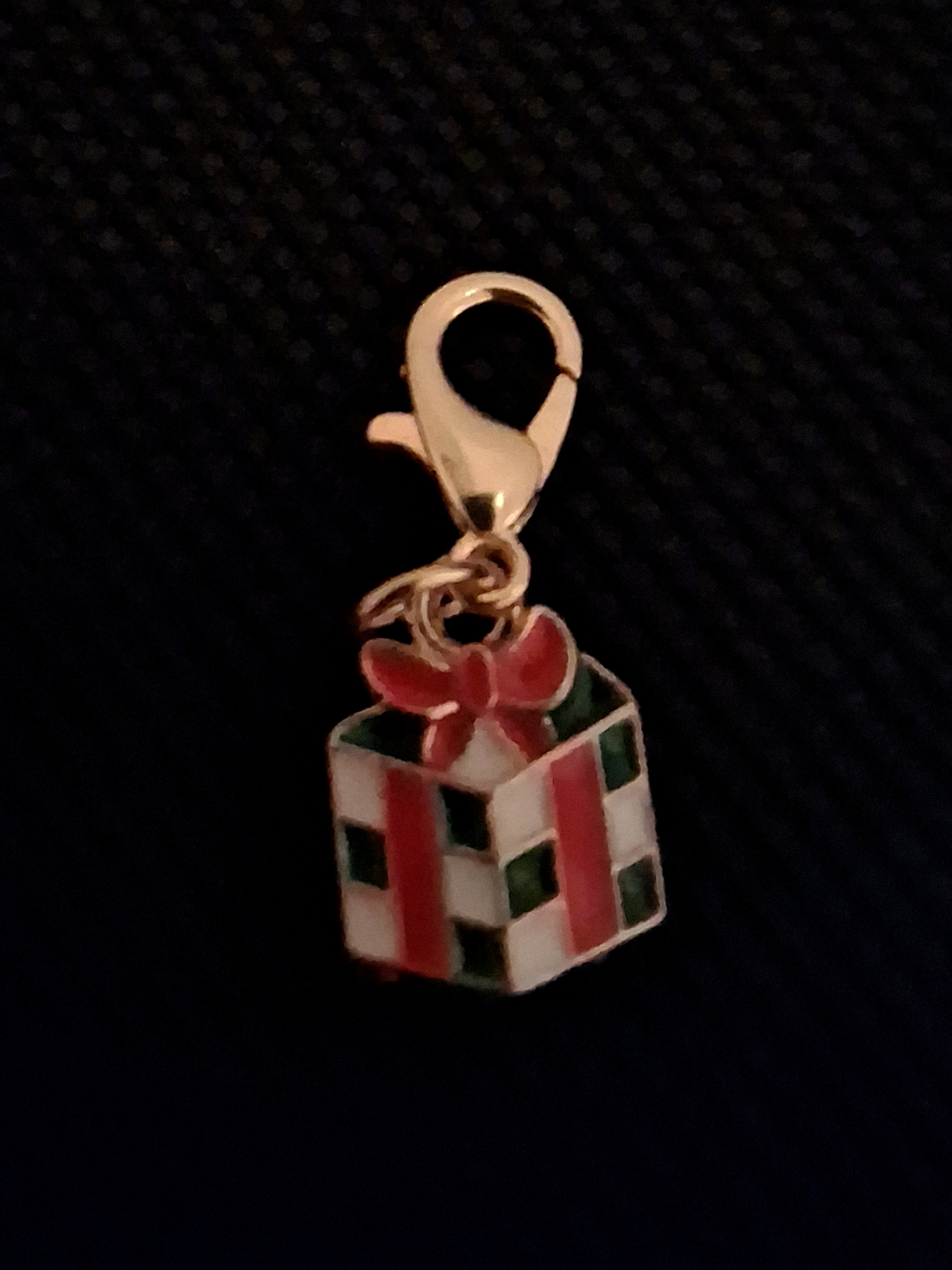 F – Christmas Gift Box Charm