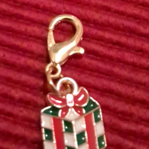 F - Christmas Gift Box Charm